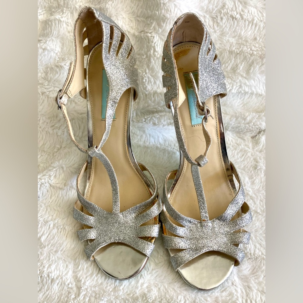BLUE by Betsey Johnson SB Tee Silver Glitter T-Strap Formal Dress Pumps (10)